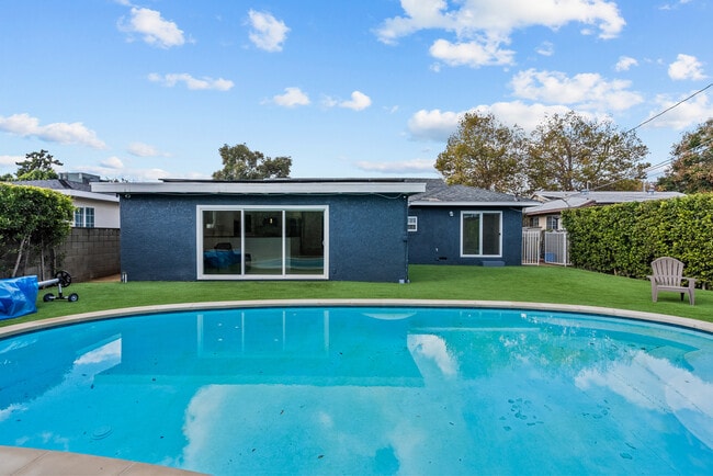 Building Photo - 10144 Gaviota Ave