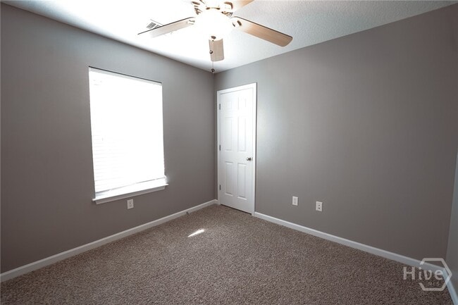 Building Photo - 170 Willow Oak Dr