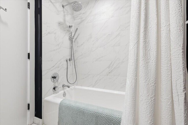 Building Photo - 9 Ave at Port Imperial