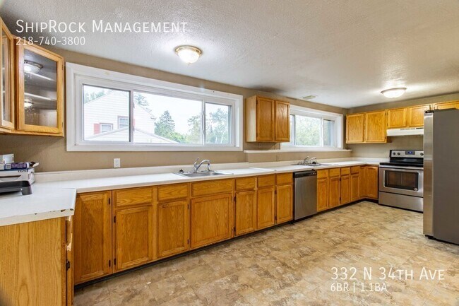 Building Photo - 332 N 34th Ave E