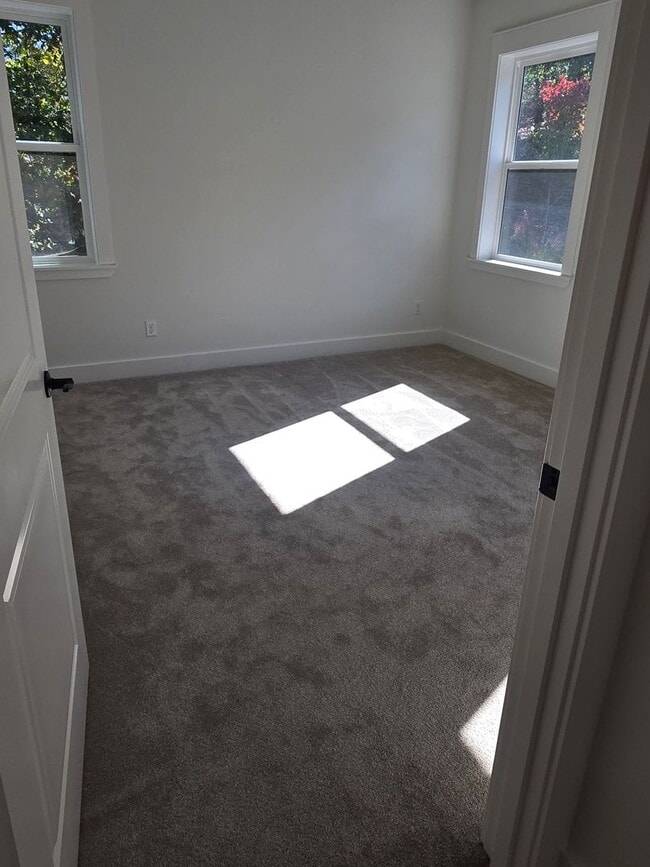 Building Photo - 3 bedroom 2.5 bathroom Custom Built Home