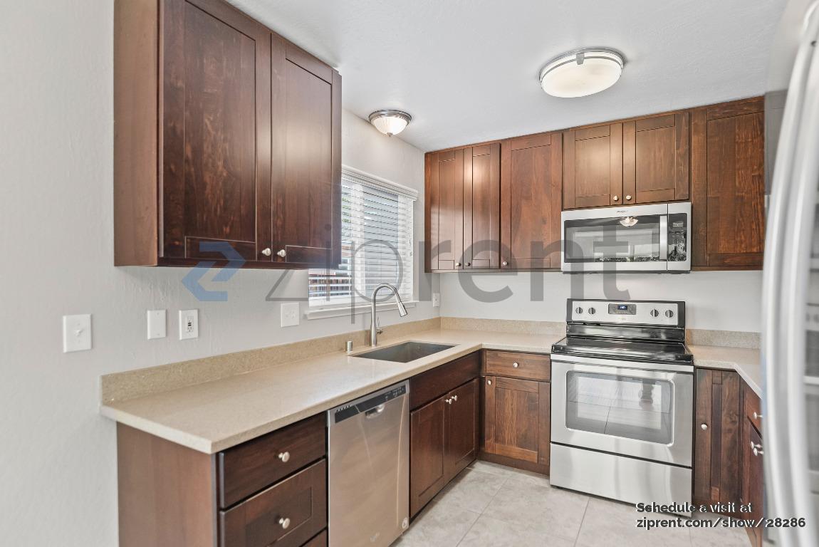 Building Photo - 3185 Country Dr