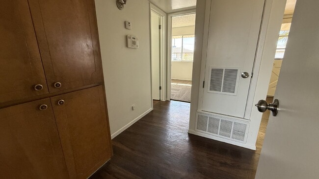 Building Photo - "Charming 2-Bed, 2-Bath Oasis in Phoenix -...