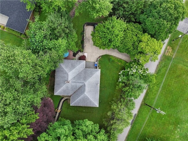 Building Photo - 109 Oak Ridge Dr