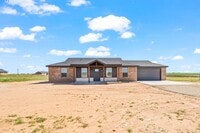 Building Photo - FOR LEASE ON AN ACRE LOT