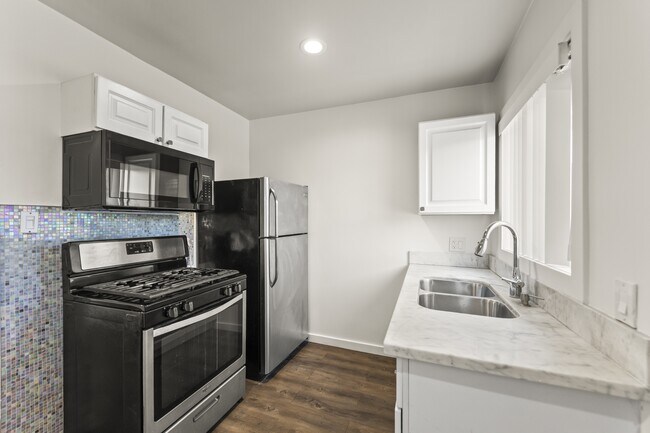 Building Photo - 4388 Ventura Canyon Ave
