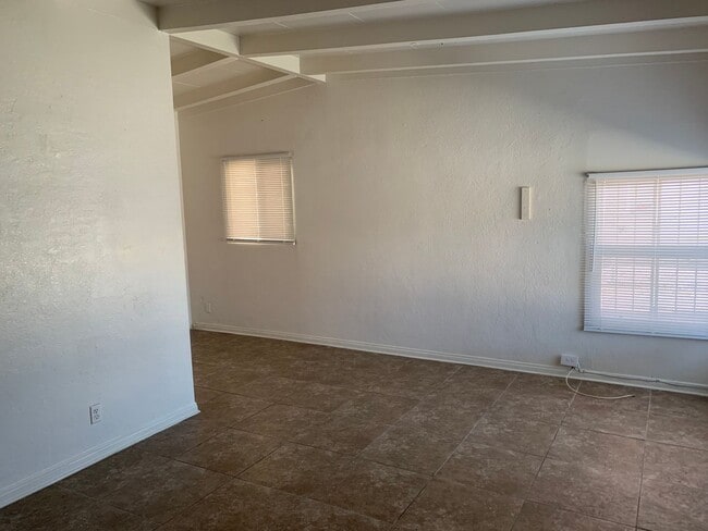 Building Photo - 624 N 11th St