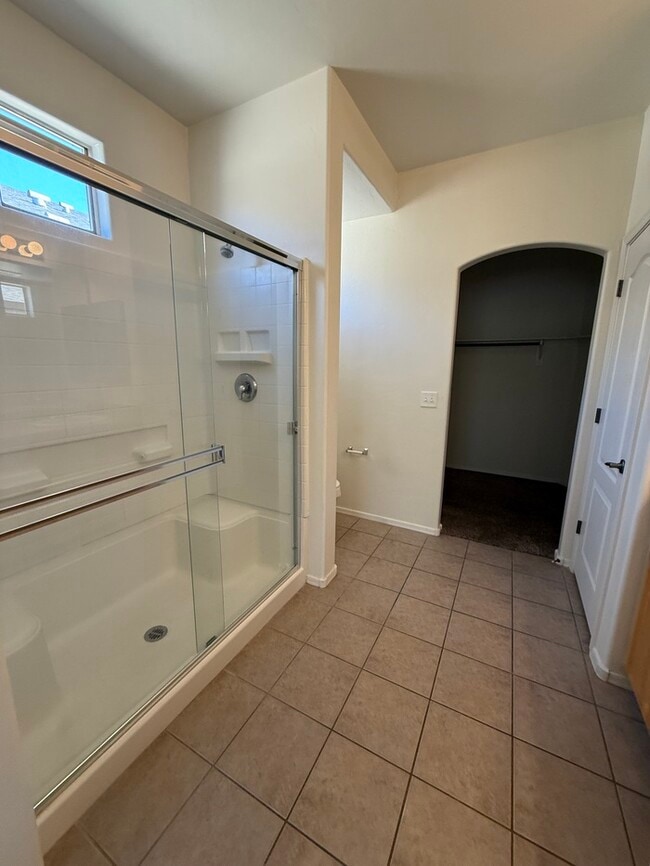 Building Photo - House For Rent