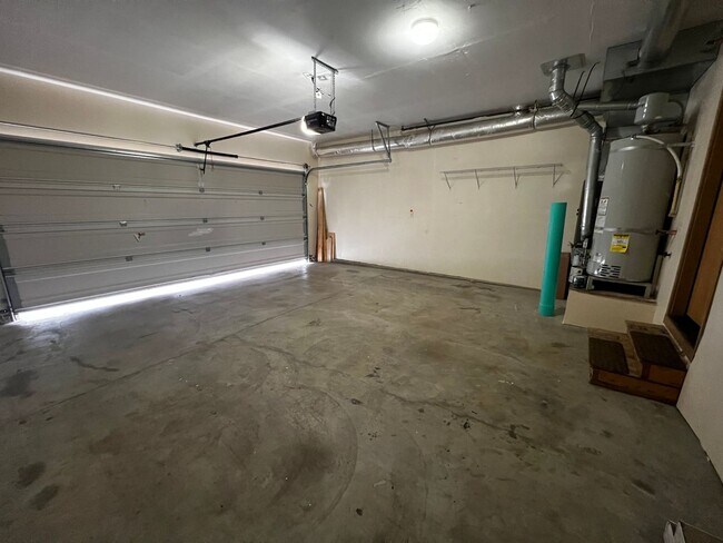 Building Photo - DuPont 2365 SF 3 bedroom plus loft home.