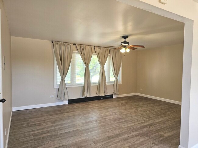 Building Photo - 6862 W Lode Dr