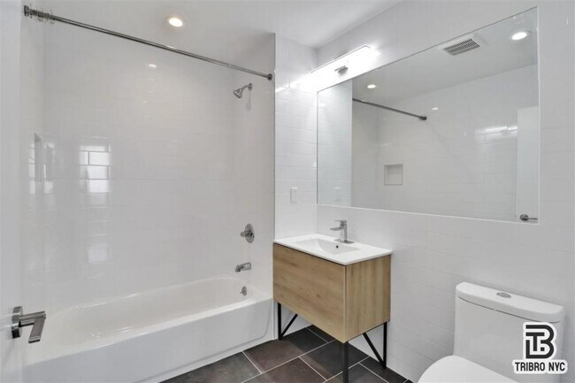 Building Photo - 2 bedroom in Brooklyn NY 11233