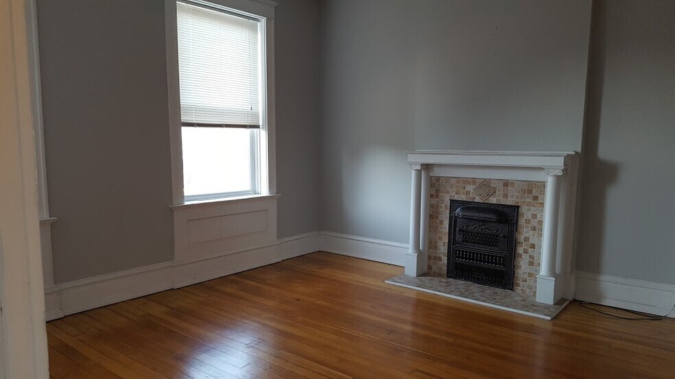 Building Photo - 2814 Saint Vincent Ave