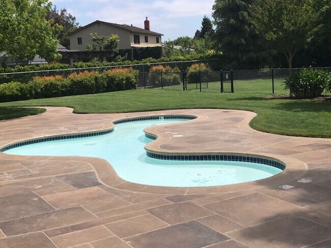 Building Photo - Charming 3BR/2BA Single-Family Home in Desirable Pleasanton Neighborhood!