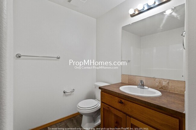 Building Photo - Charming Three Bedroom Newberg Home - Corner Lot!