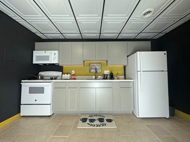 Building Photo - 17 S Carrollton Ave