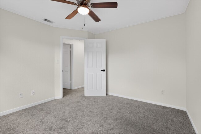Building Photo - 417 W Hillary Cir