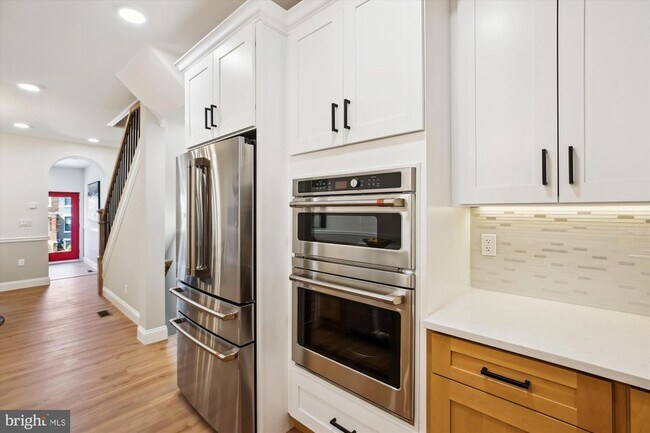 Building Photo - 329 15th St NE