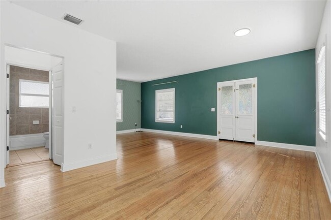 Building Photo - 1406 E Ridgewood St