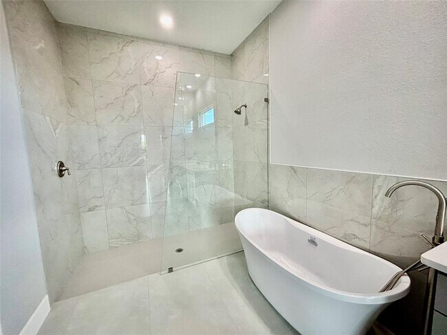 Building Photo - 15109 Aquarius Cir