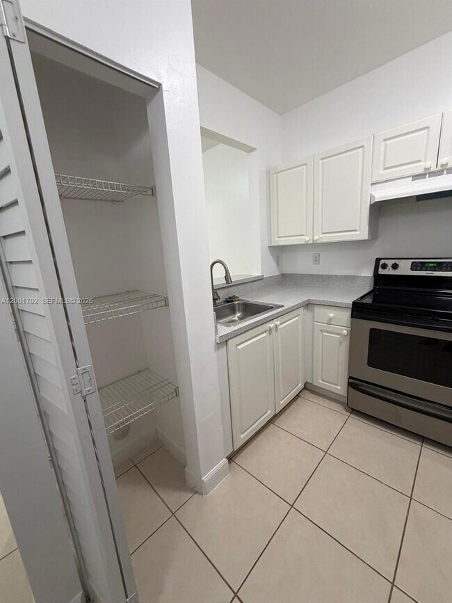 Building Photo - 1300 NE 109th St