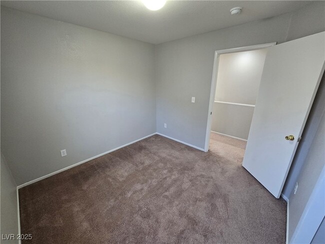 Building Photo - 11150 Ranch Valley St