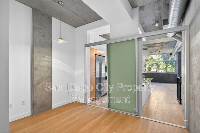 Building Photo - 1025 Island Ave