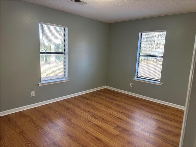 Building Photo - 34 Forest Pl