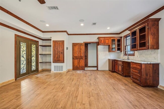Building Photo - Incredible Unique Downtown Estate
