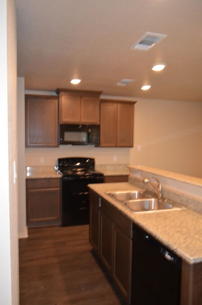 Building Photo - 1701 Castroville Trl