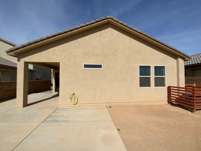 Building Photo - 4 Bedroom Single Story Home Available Near...