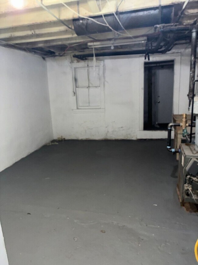 Building Photo - 1513 N Ellamont St