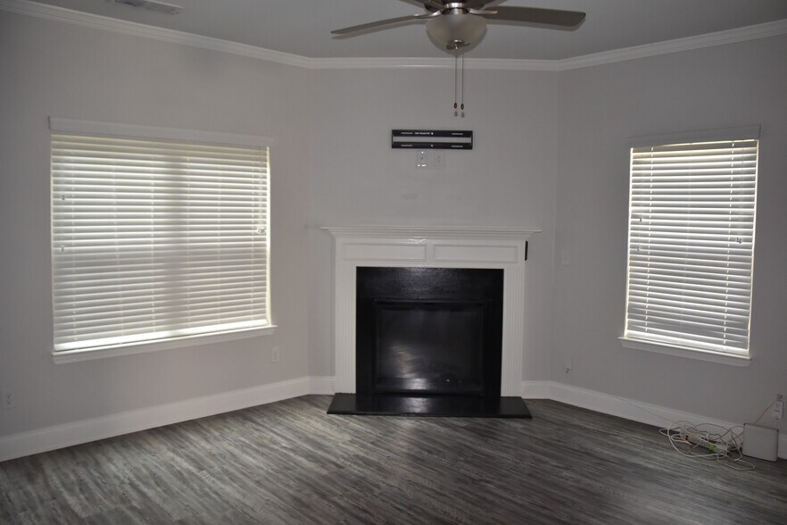 Building Photo - Room in Townhome on Castellan Dr