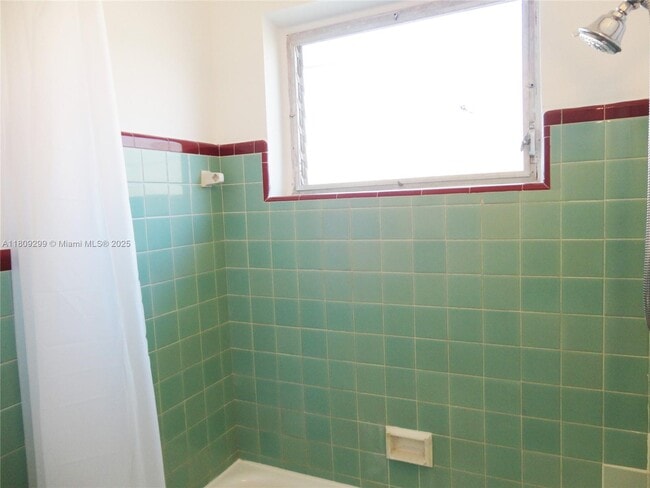 Building Photo - 4740 Pine Tree Dr