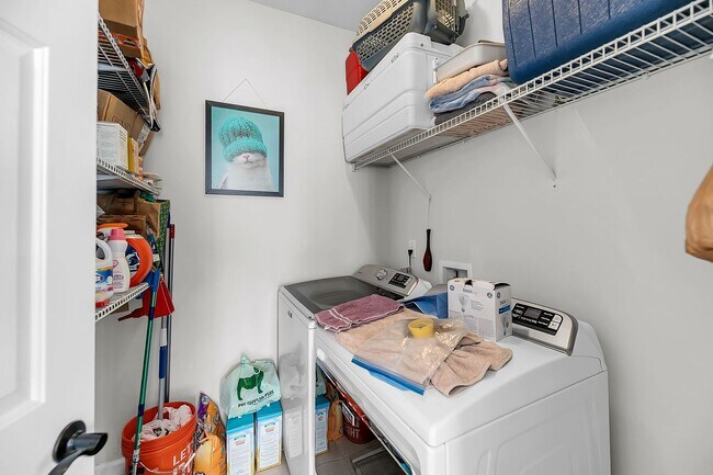 Building Photo - Spacious & Well-Maintained Home for Rent in North Charleston