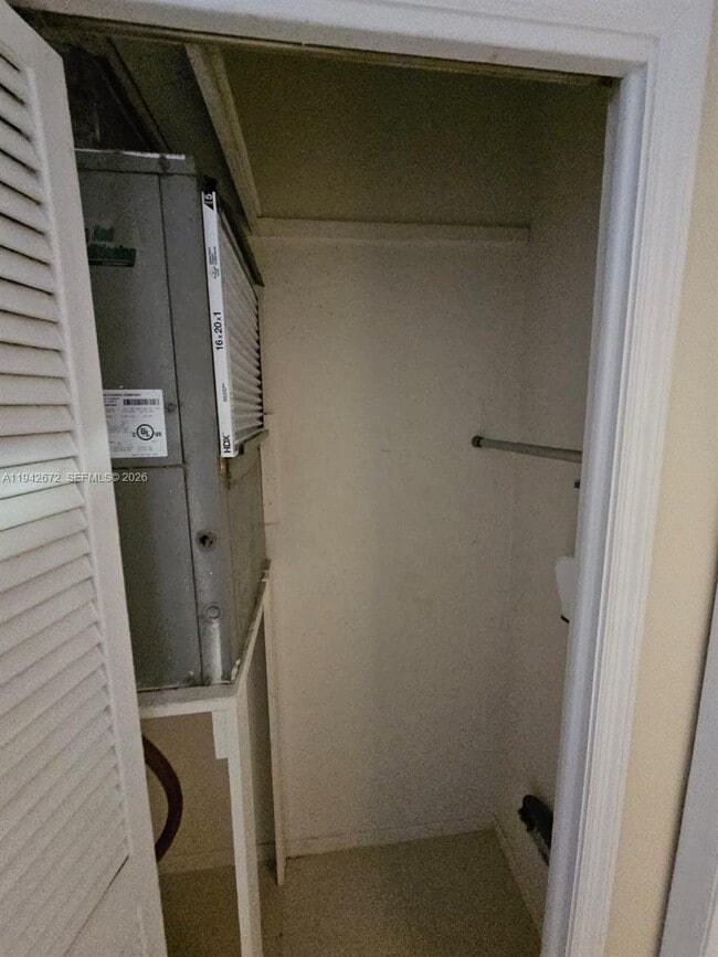 Building Photo - 2424 SE 17th St