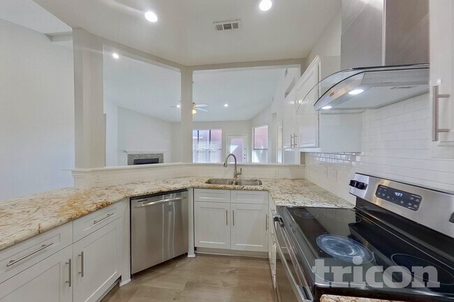 Building Photo - 1121 Cypress Ln