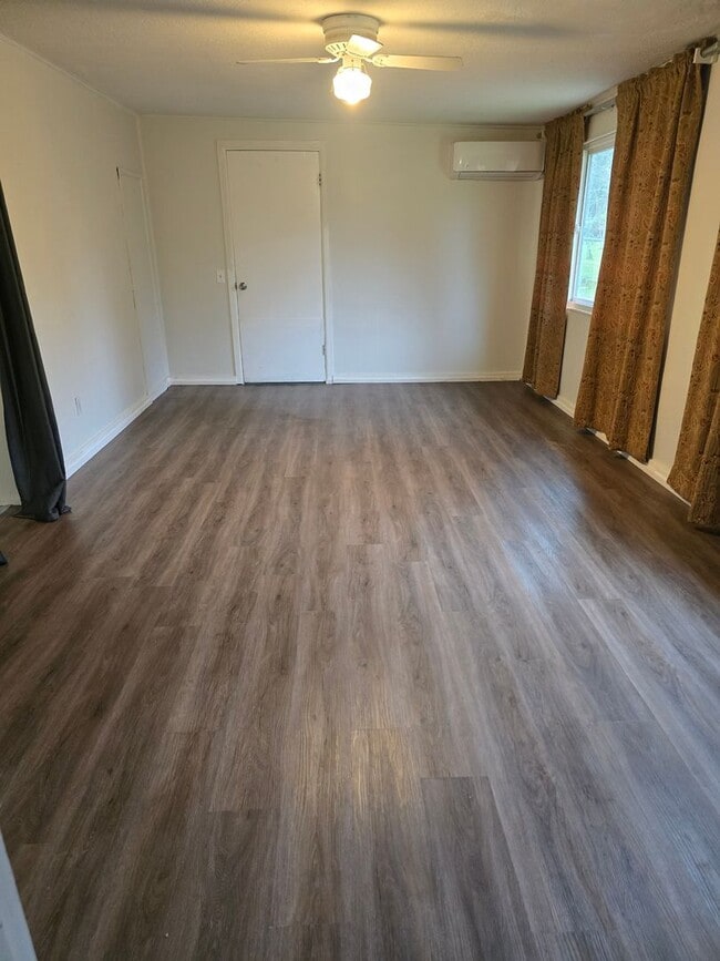 Building Photo - 3 bed 2 bath Mobile Home for rent  Rent in Grants Pass