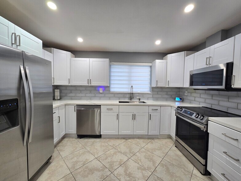 Building Photo - 7870 NW 11th Ct