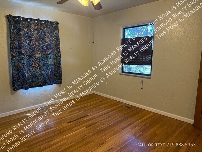 Building Photo - 1220 E San Rafael St
