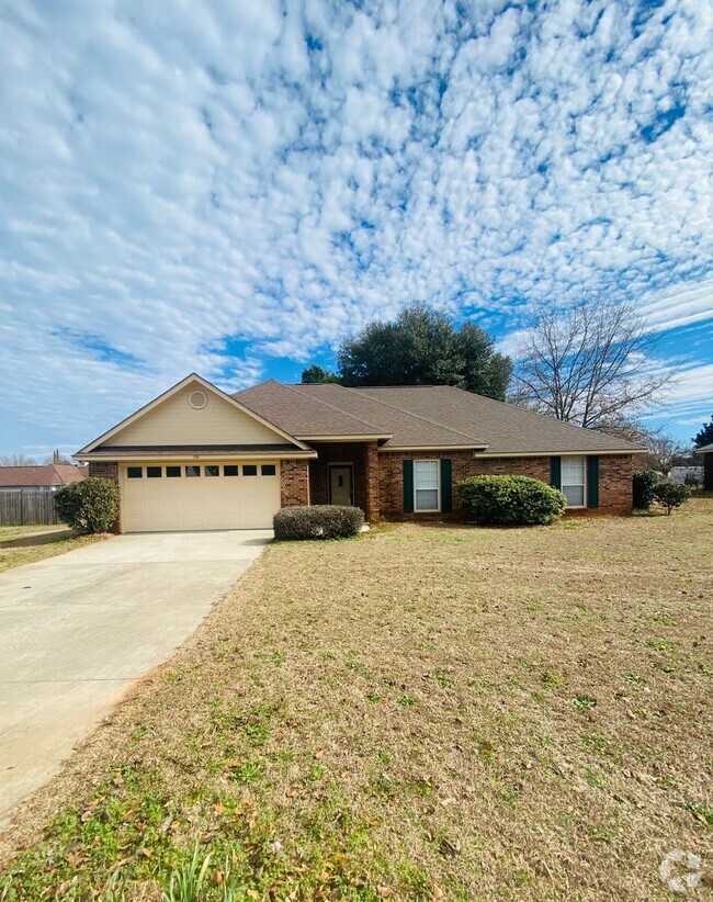 Building Photo - Charming Brick Ranch