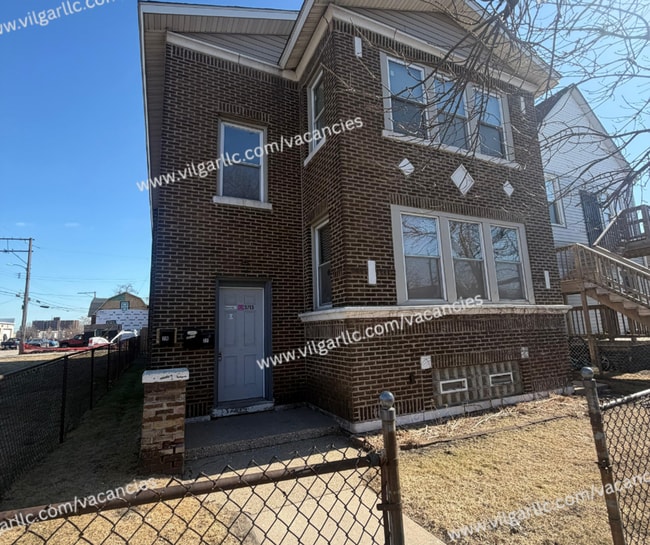 Building Photo - 3713 Hemlock St