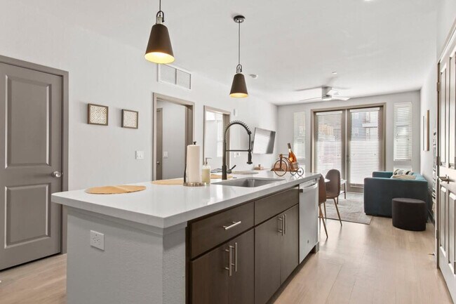 Building Photo - 400 N 2nd Ave