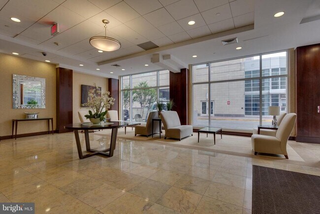 Building Photo - 1020 N Highland St