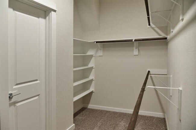 Building Photo - 358 Shoreview Dr