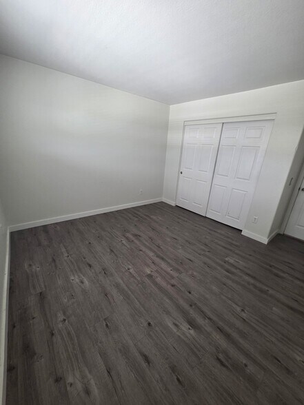 Building Photo - 39271 Memory Dr