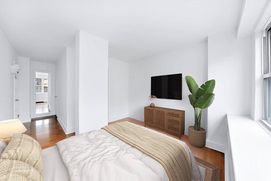 Building Photo - 155 E 34th St