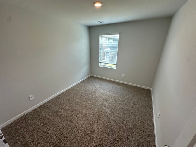 Building Photo - FOR LEASE- BRAND NEW TOWNHOME IN LEBANON