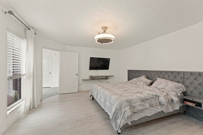 Building Photo - 1538 Beaconshire