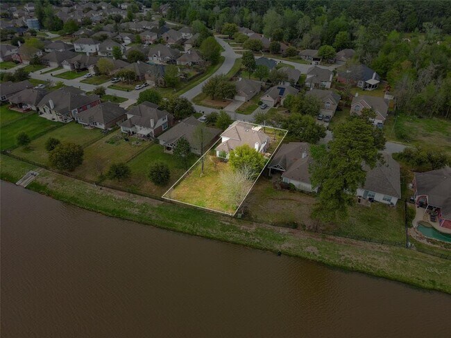 Building Photo - 9219 E Lakeside Dr
