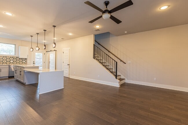 Building Photo - 130 Rose Ln